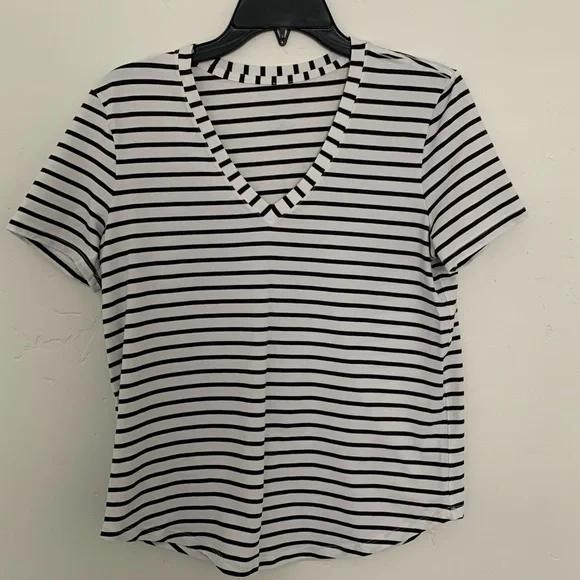 Lululemon Love Tee Black and White stripe size 6 EUC - Picture 1 of 5